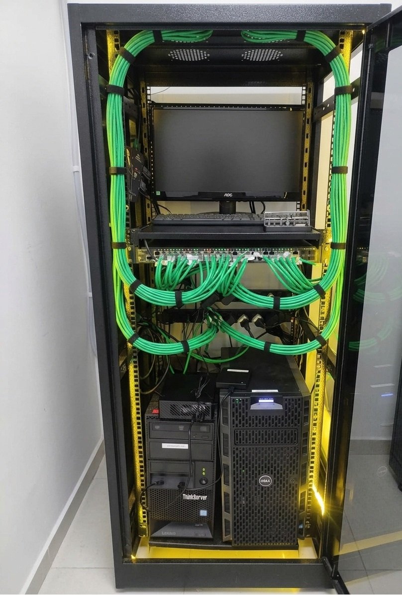Rack com cabeamento técnico Infronex
